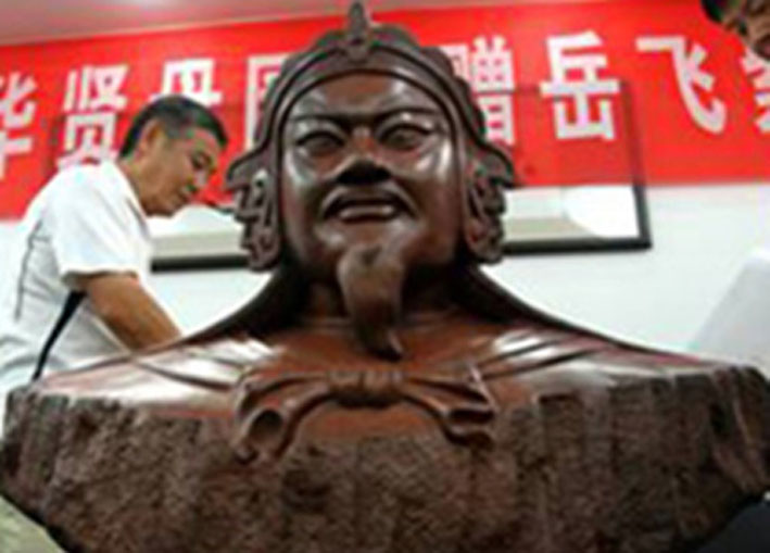 岳飞塑像落户贤母园